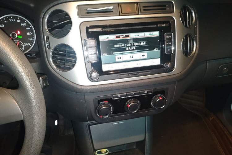 Used Volkswagen Tiguan 2015 1.8TSI Automatic Two-Wheel Drive Trend Edition Audio And AC Panel