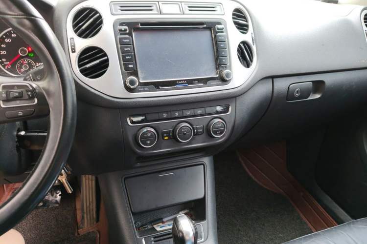 Used Volkswagen Tiguan 2015 1.8TSI Automatic Two-Wheel Drive Comfort Edition Audio And AC Panel