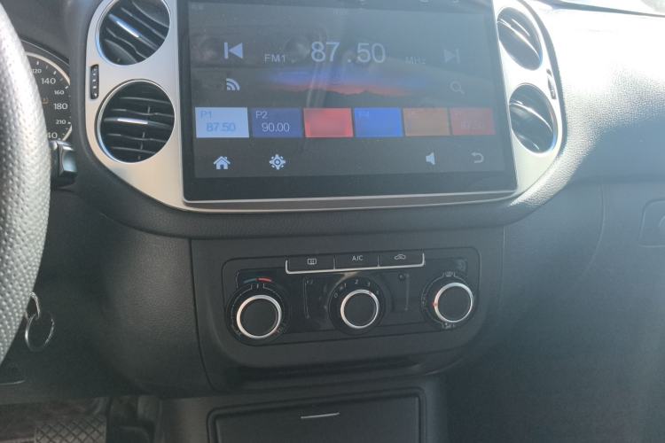 Used Volkswagen Tiguan 2015 1.8TSI Automatic Two-Wheel Drive Trend Edition Audio And AC Panel