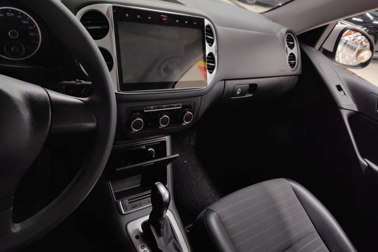 Used Volkswagen Tiguan 2015 1.8TSI Automatic Two-Wheel Drive Trend Edition Audio And AC Panel