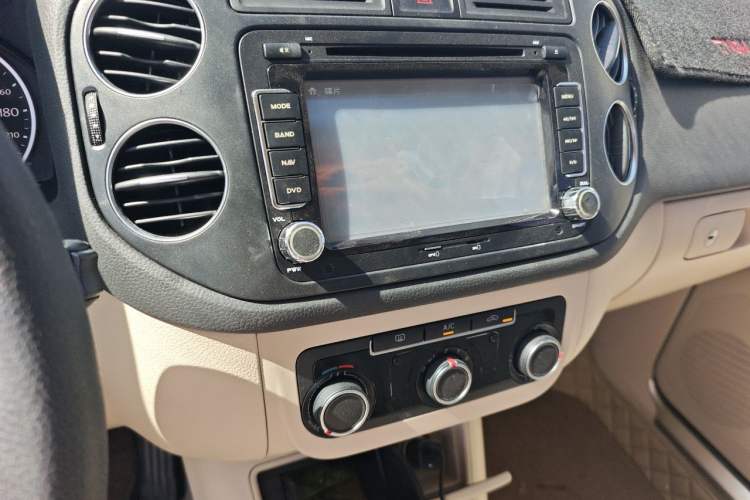Used Volkswagen Tiguan 2015 1.8TSI Automatic Two-Wheel Drive Trend Edition Audio And AC Panel