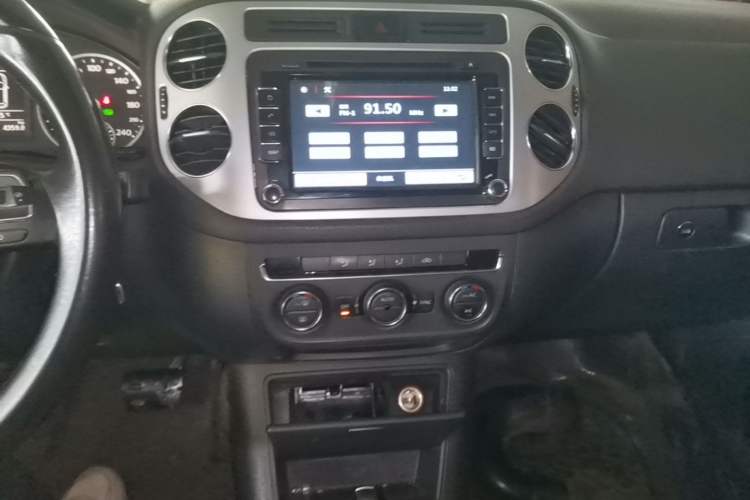 Used Volkswagen Tiguan 2015 1.8TSI Automatic Two-Wheel Drive Comfort Edition Audio And AC Panel