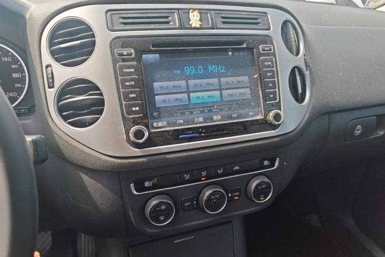 Used Volkswagen Tiguan 2015 1.8TSI Automatic Two-Wheel Drive Comfort Edition Audio And AC Panel