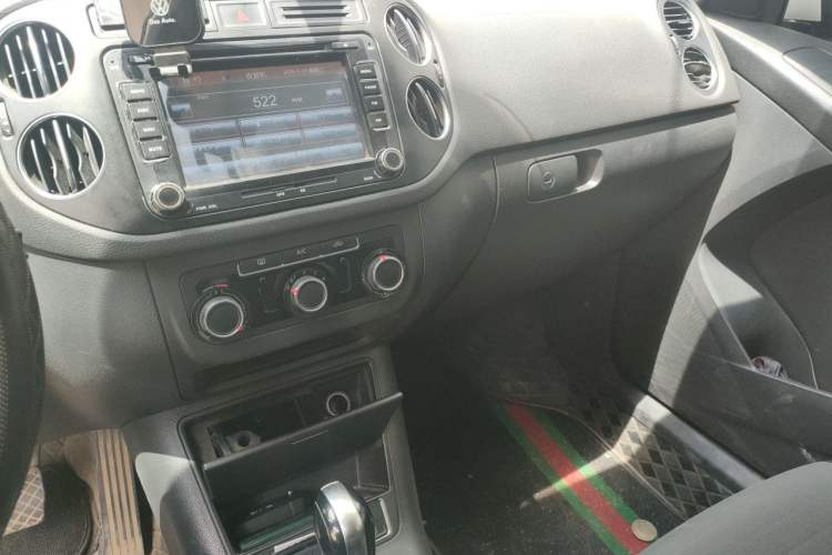Used Volkswagen Tiguan 2015 1.8TSI Automatic Two-Wheel Drive Trend Edition Audio And AC Panel