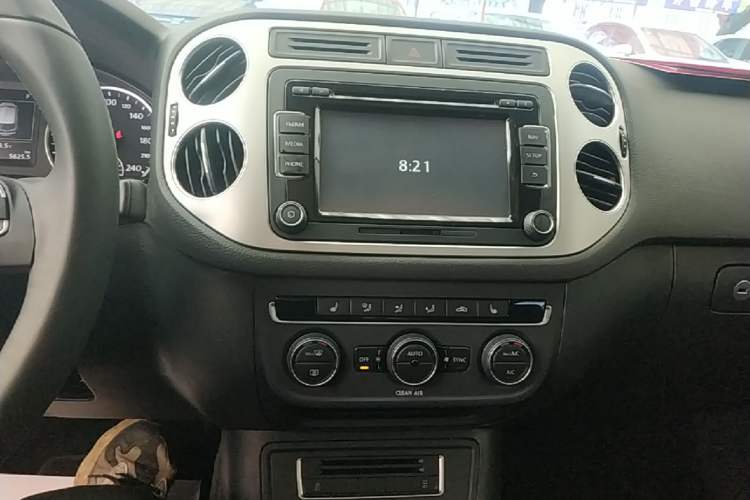 Used Volkswagen Tiguan 2015 1.8TSI Automatic Two-Wheel Drive Luxury Model Audio And AC Panel
