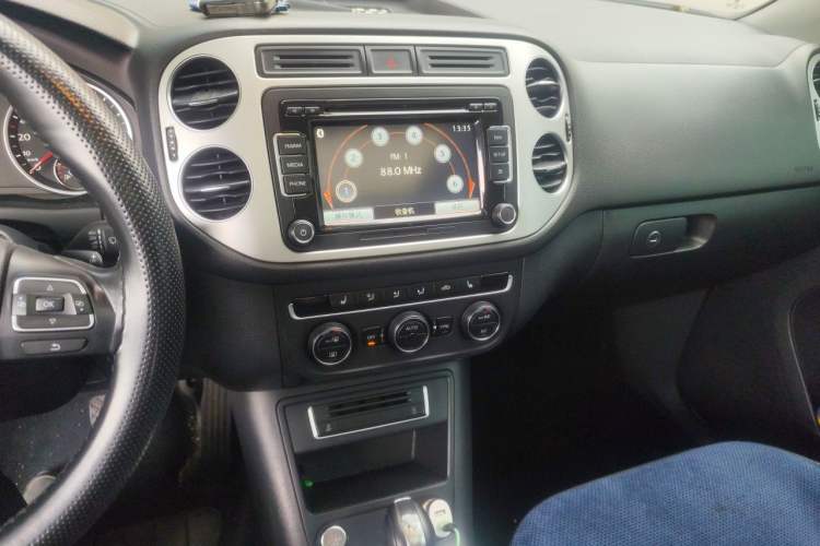Used Volkswagen Tiguan 2015 1.8TSI Automatic Two-Wheel Drive Luxury Model Audio And AC Panel