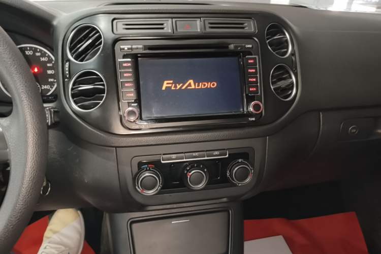 Used Volkswagen Tiguan 2015 1.8TSI Automatic Two-Wheel Drive Trend Edition Audio And AC Panel