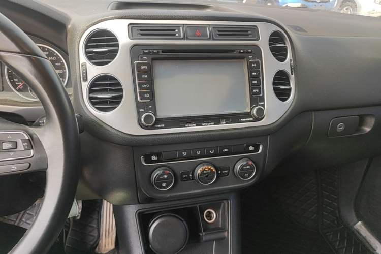 Used Volkswagen Tiguan 2015 1.8TSI Automatic All-Wheel Drive Style Vision Edition Audio And AC Panel