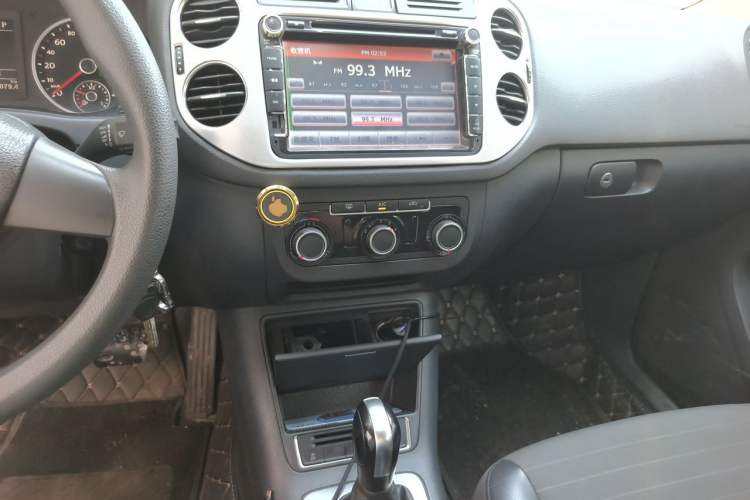 Used Volkswagen Tiguan 2015 1.8TSI Automatic Two-Wheel Drive Trend Edition Audio And AC Panel