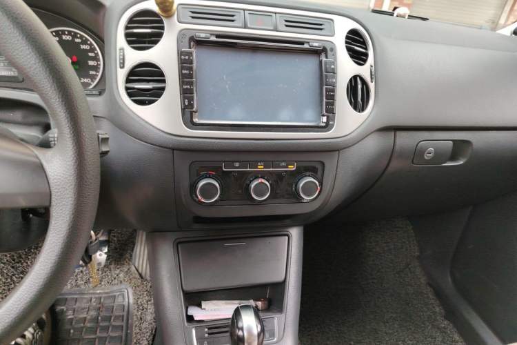Used Volkswagen Tiguan 2015 1.8TSI Automatic Two-Wheel Drive Trend Edition Audio And AC Panel