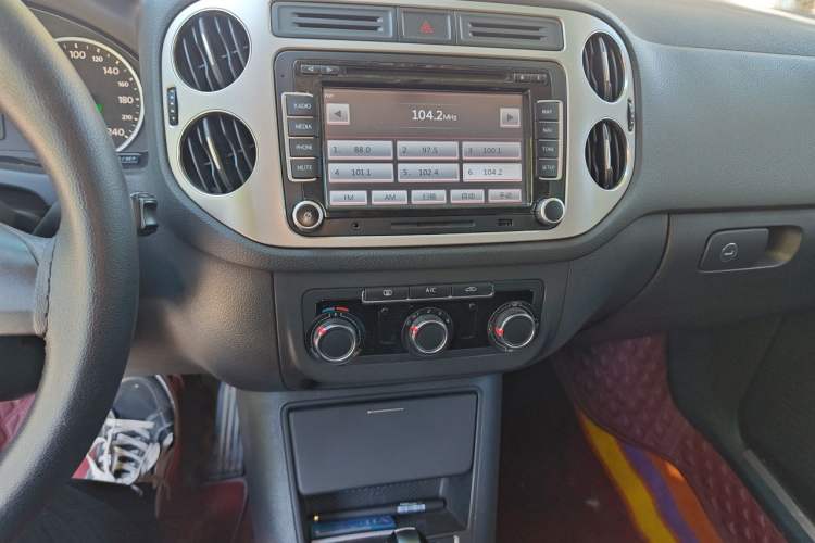 Used Volkswagen Tiguan 2015 1.8TSI Automatic Two-Wheel Drive Trend Edition Audio And AC Panel
