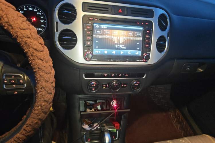 Used Volkswagen Tiguan 2015 1.8TSI Automatic Two-Wheel Drive Comfort Edition Audio And AC Panel
