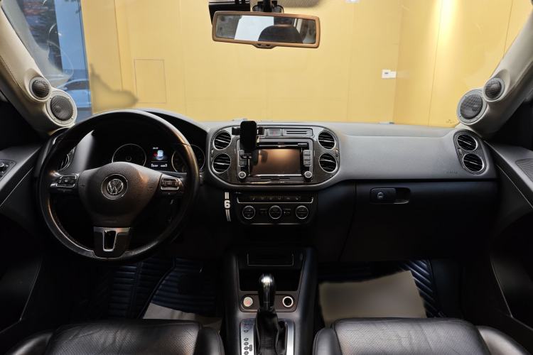 Used Volkswagen Tiguan 2015 1.8TSI Automatic All-Wheel-Drive Luxury Model Audio And AC Panel