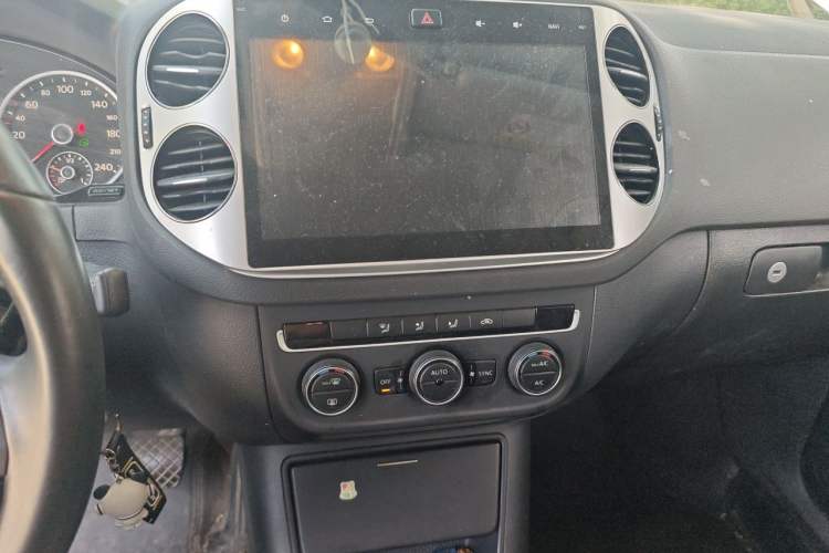 Used Volkswagen Tiguan 2015 1.8TSI Automatic Two-Wheel Drive Comfort Edition Audio And AC Panel