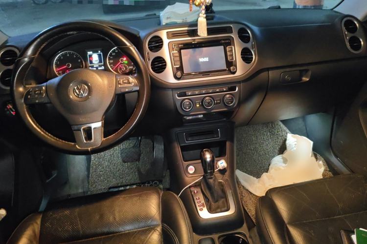 Used Volkswagen Tiguan 2015 1.8TSI Automatic All-Wheel-Drive Luxury Model Center Console