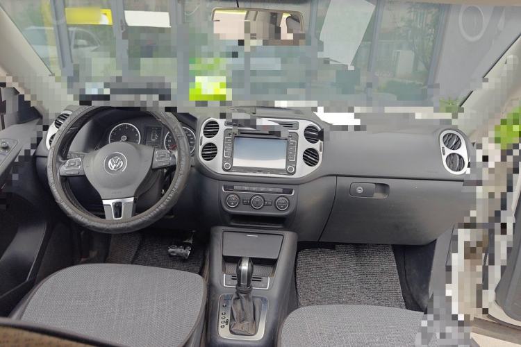 Used Volkswagen Tiguan 2015 1.8TSI Automatic All-Wheel Drive Style Vision Edition Center Console