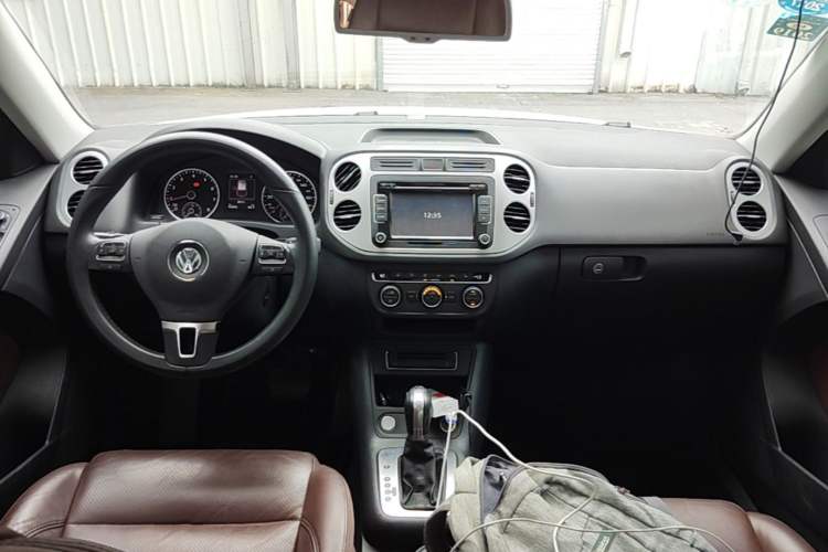 Used Volkswagen Tiguan 2015 1.8TSI Automatic Two-Wheel Drive Luxury Model Center Console