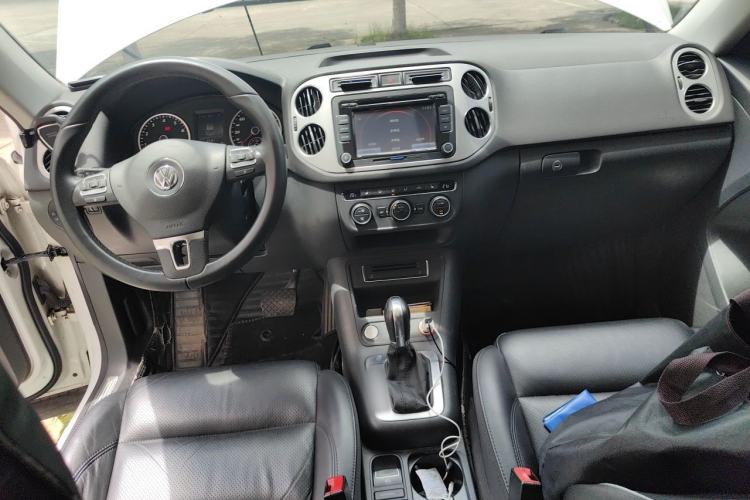 Used Volkswagen Tiguan 2015 1.8TSI Automatic All-Wheel-Drive Luxury Model Center Console