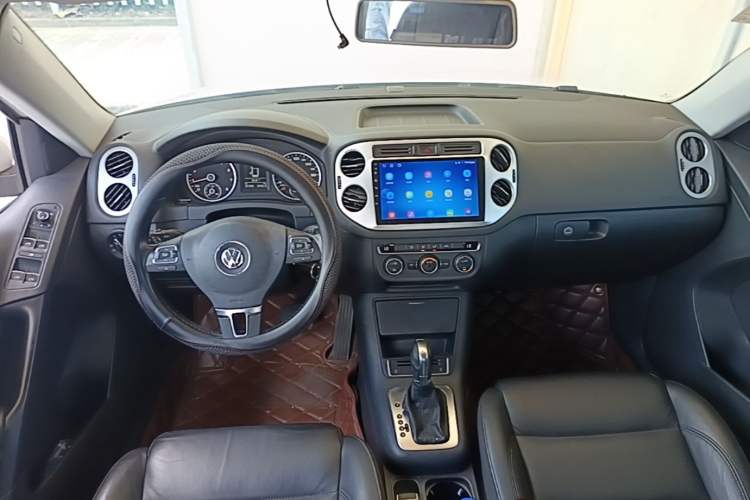 Used Volkswagen Tiguan 2015 1.8TSI Automatic Two-Wheel Drive Comfort Edition Center Console