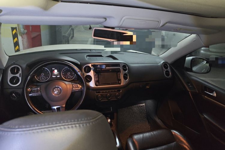 Used Volkswagen Tiguan 2015 2.0 TSI Automatic All-Wheel Drive Luxury Edition Center Console