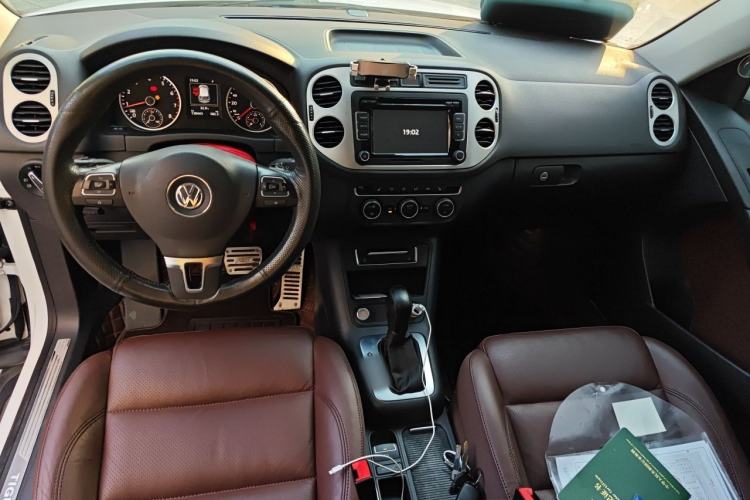 Used Volkswagen Tiguan 2015 1.8TSI Automatic Two-Wheel Drive Luxury Model Center Console