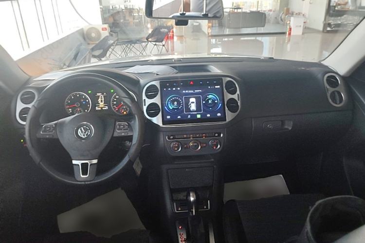 Used Volkswagen Tiguan 2015 1.8TSI Automatic All-Wheel Drive Style Vision Edition Center Console