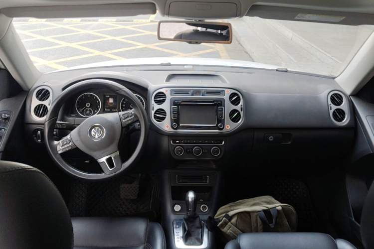Used Volkswagen Tiguan 2015 1.8TSI Automatic All-Wheel-Drive Luxury Model Center Console