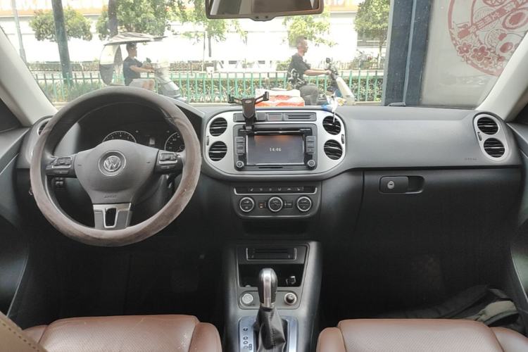 Used Volkswagen Tiguan 2015 1.8TSI Automatic Two-Wheel Drive Luxury Model Center Console