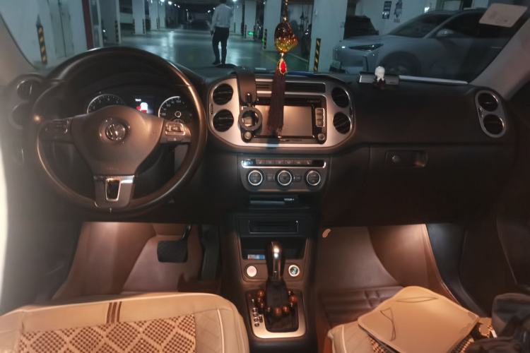 Used Volkswagen Tiguan 2015 1.8TSI Automatic All-Wheel-Drive Luxury Model Center Console