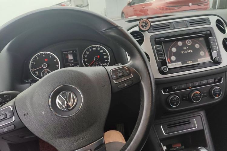 Used Volkswagen Tiguan 2015 1.8TSI Automatic Two-Wheel Drive Luxury Model Center Console