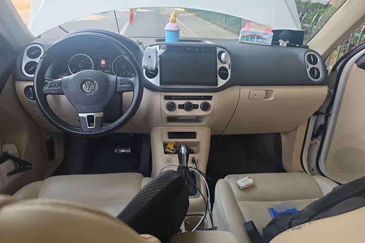 Used Volkswagen Tiguan 2015 1.8TSI Automatic All-Wheel-Drive Luxury Model Center Console