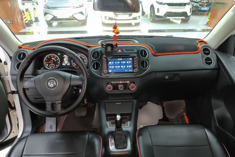 Used Volkswagen Tiguan 2015 1.8TSI Automatic Two-Wheel Drive Trend Edition Center Console