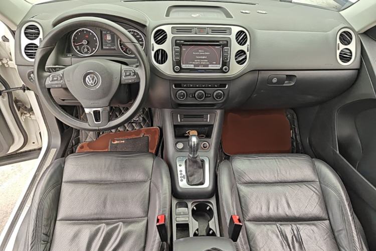 Used Volkswagen Tiguan 2015 1.8TSI Automatic All-Wheel-Drive Luxury Model Center Console