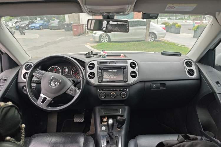 Used Volkswagen Tiguan 2015 1.8TSI Automatic Two-Wheel Drive Luxury Model Center Console