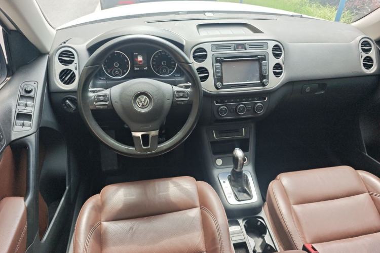 Used Volkswagen Tiguan 2015 1.8TSI Automatic Two-Wheel Drive Luxury Model Center Console