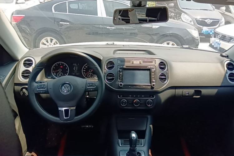 Used Volkswagen Tiguan 2015 1.8TSI Automatic Two-Wheel Drive Comfort Edition Center Console