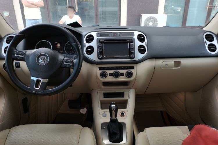 Used Volkswagen Tiguan 2015 1.8TSI Automatic Two-Wheel Drive Luxury Model Center Console