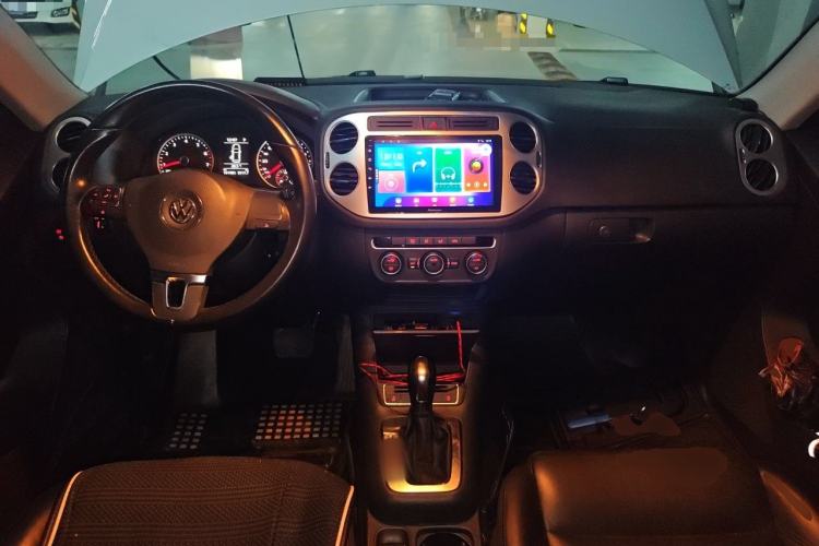 Used Volkswagen Tiguan 2015 1.8TSI Automatic Two-Wheel Drive Comfort Edition Center Console