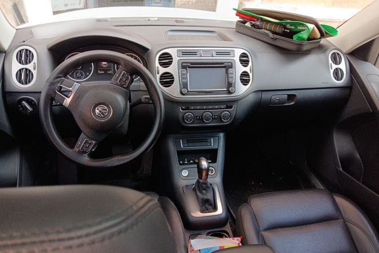Used Volkswagen Tiguan 2015 1.8TSI Automatic All-Wheel-Drive Luxury Model Center Console