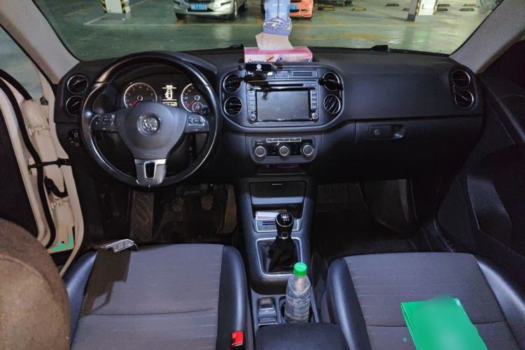 Used Volkswagen Tiguan 2015 1.8TSI Manual Two-Wheel Drive Fashion Edition Center Console