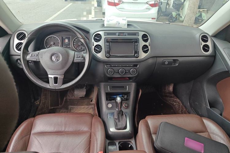 Used Volkswagen Tiguan 2015 2.0 TSI Automatic All-Wheel Drive Luxury Edition Center Console