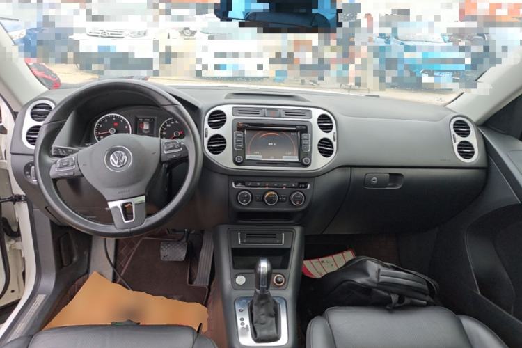 Used Volkswagen Tiguan 2015 1.8TSI Automatic Two-Wheel Drive Luxury Model Center Console
