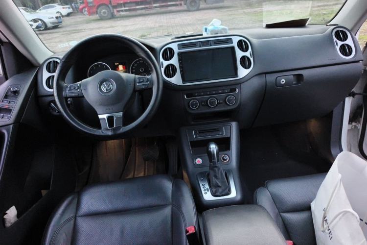Used Volkswagen Tiguan 2015 1.8TSI Automatic Two-Wheel Drive Luxury Model Center Console