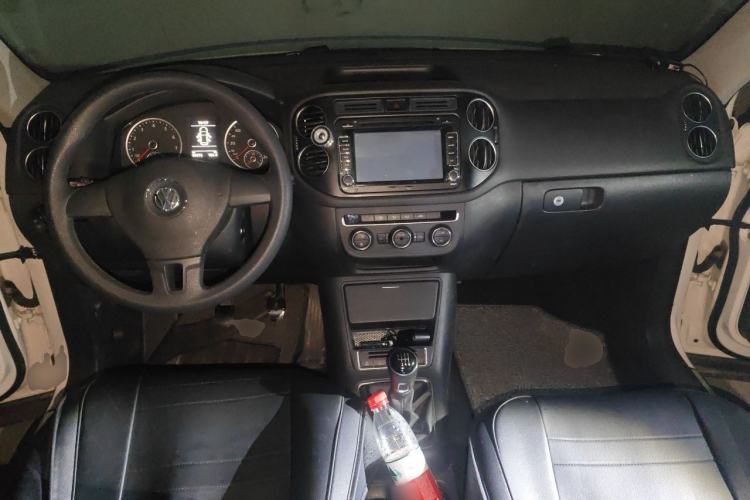 Used Volkswagen Tiguan 2015 1.4TSI Manual Two-Wheel Drive BlueMotion Edition Center Console