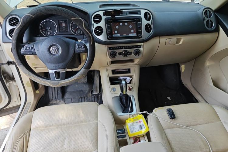 Used Volkswagen Tiguan 2015 1.8TSI Automatic All-Wheel-Drive Luxury Model Center Console