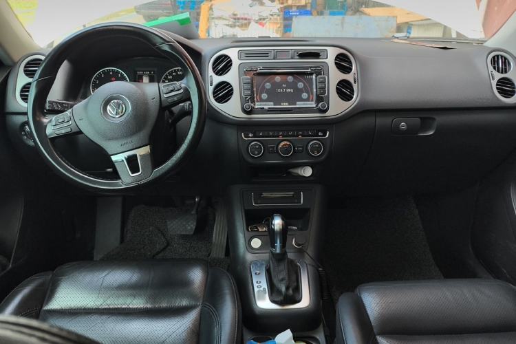 Used Volkswagen Tiguan 2015 1.8TSI Automatic Two-Wheel Drive Luxury Model Center Console
