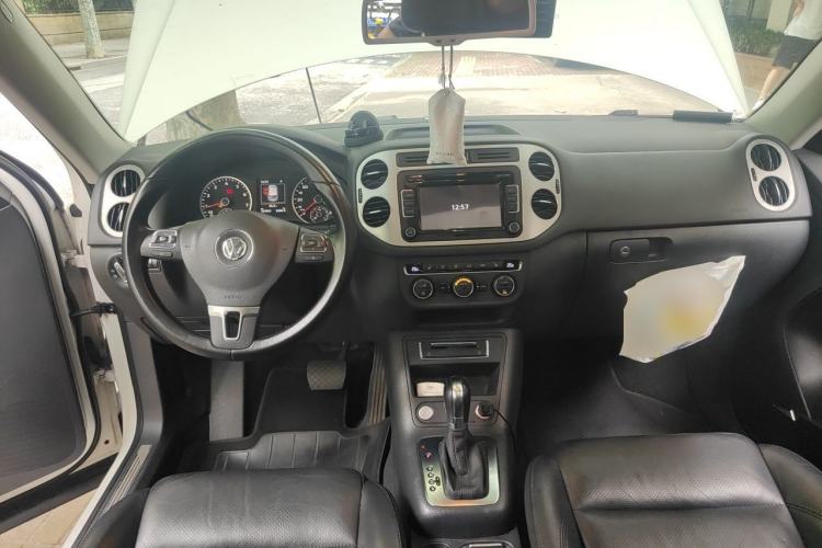Used Volkswagen Tiguan 2015 1.8TSI Automatic All-Wheel-Drive Luxury Model Center Console