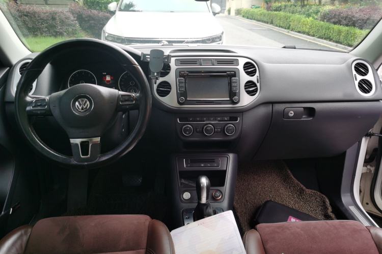 Used Volkswagen Tiguan 2015 2.0 TSI Automatic All-Wheel Drive Flagship Edition Center Console