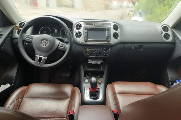 Used Volkswagen Tiguan 2015 2.0 TSI Automatic All-Wheel Drive Luxury Edition Center Console