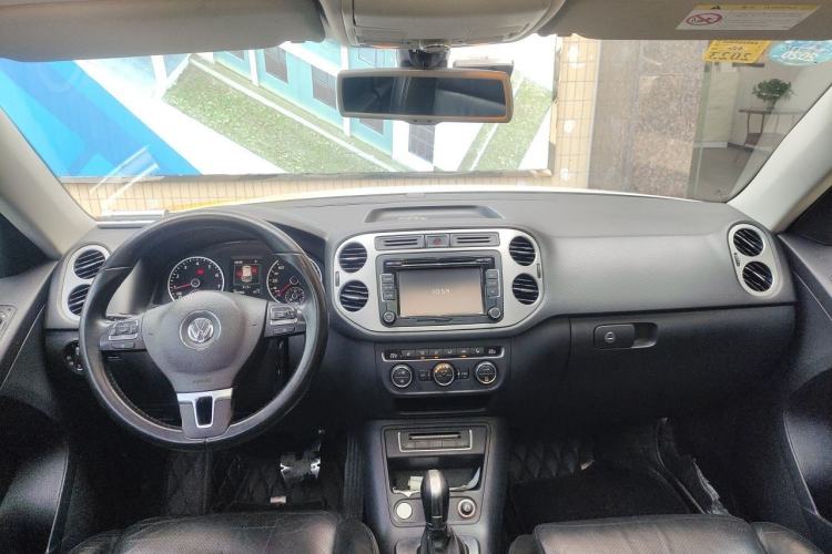 Used Volkswagen Tiguan 2015 1.8TSI Automatic Two-Wheel Drive Luxury Model Center Console